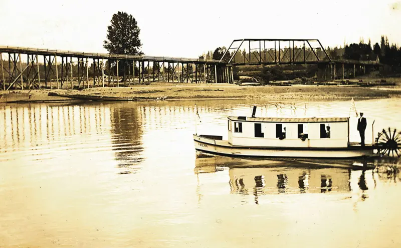 The Velma shuttles across the Cowlitz Rive