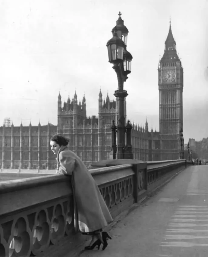 Elizabeth Taylor, aged 16, looking over the Thames 