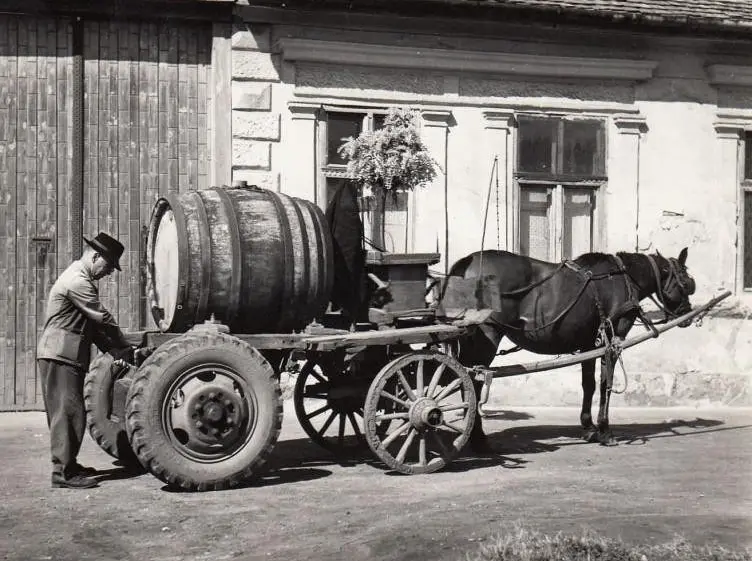 Door-to-door drinking water delivery