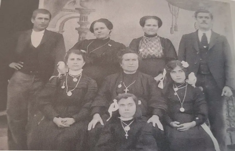 Familia de Francisco Bascuñana "el pobre"en el cortijo Lentiscar.