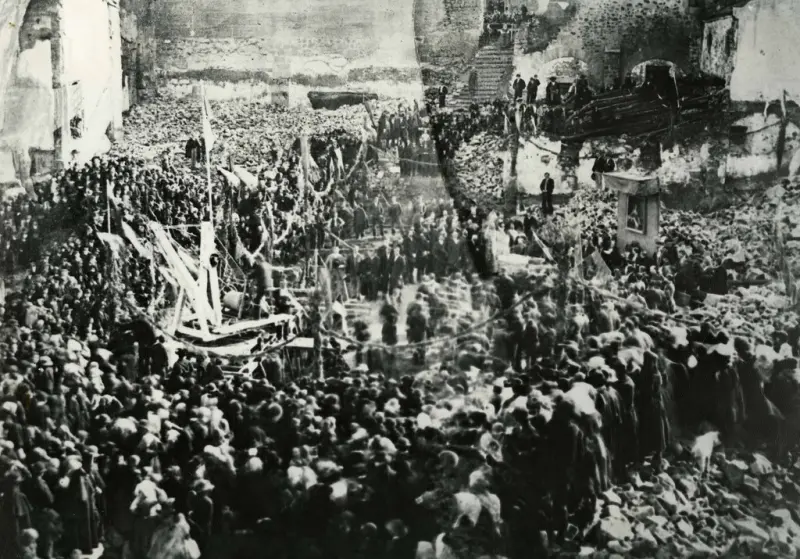 Puesta de la primera piedra del Ayuntamiento.