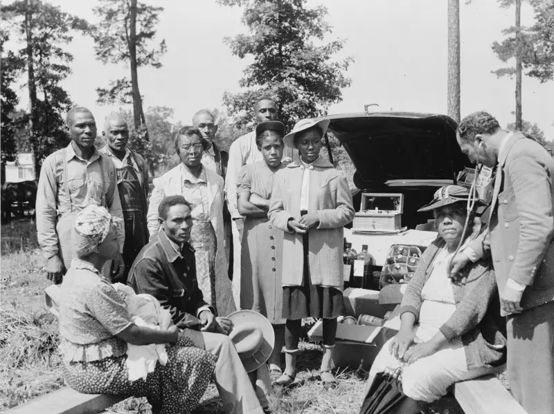 Dr. Lee's traveling clinic serving families at Sabine Farms