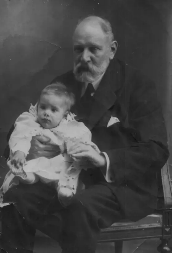 Camilo José Cela con su abuelo materno, John Trulock