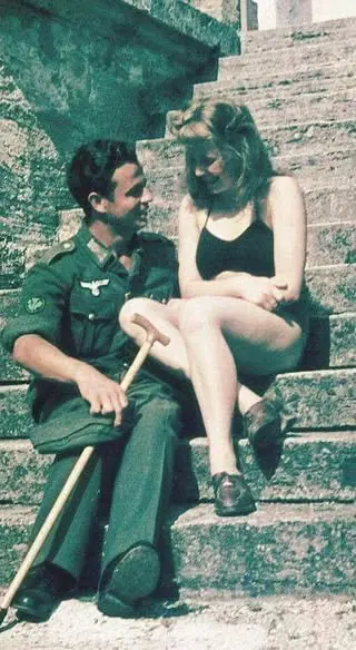 A German soldier with his French girlfriend