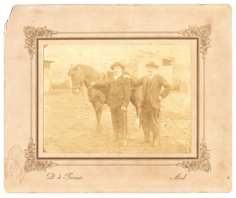 DOS HOMBRES Y UN CABALLO