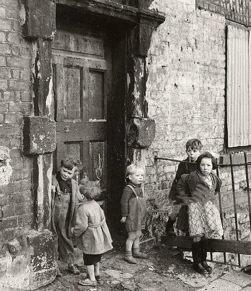 Children in the slums of Cumberland Street.