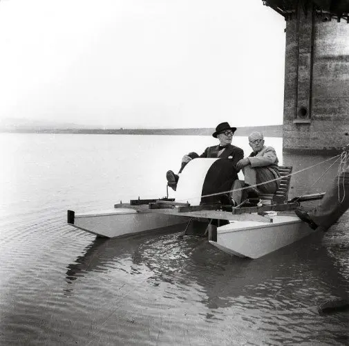ARCHITEC LE CORBUSIER ON THE SHUKNA LAKE