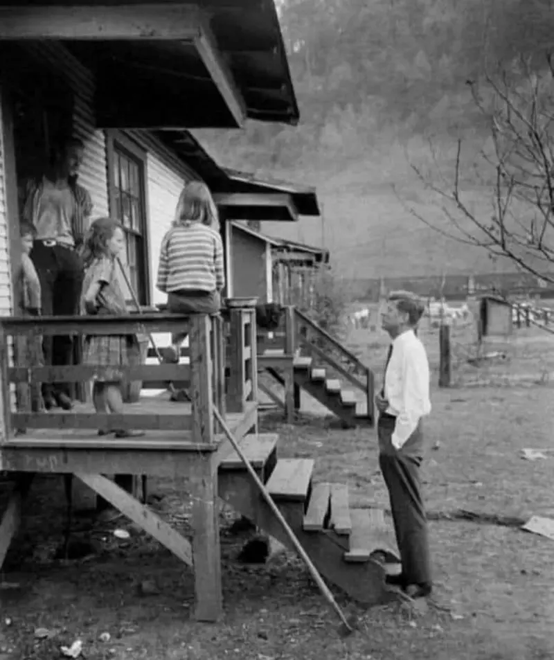 Kennedy in a door-to-door campaign