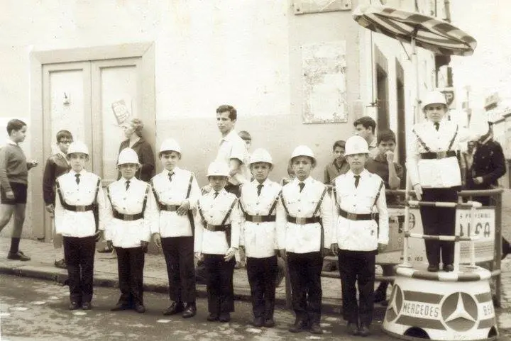 Niños policía - Bajada de La Virgen.