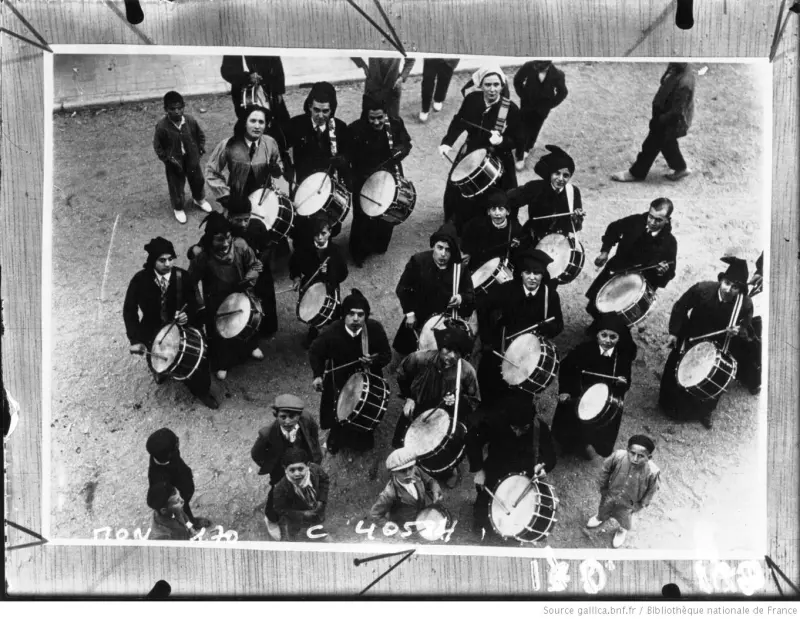 TOCANDO EL TAMBOR EN LAS FIESTAS