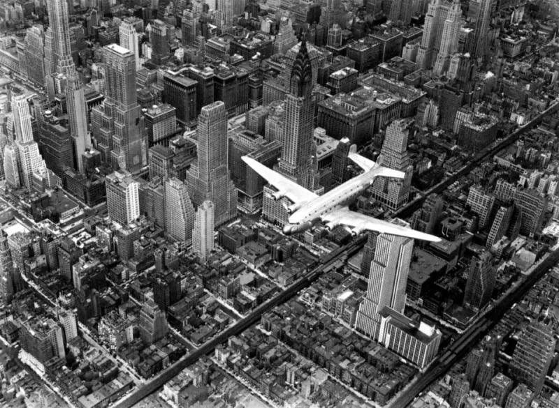 DC-4 OVER THE CITY