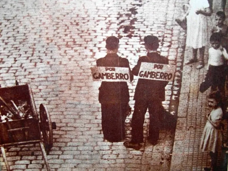 Dos gamberros castigados a limpiar las calles