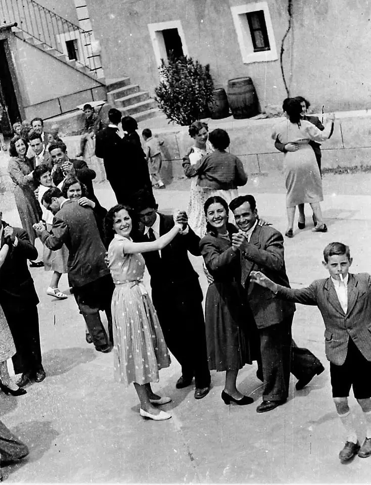 Baile popular "agarrao".