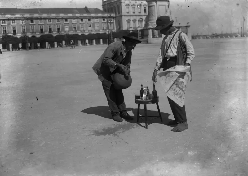 Ardina e vendedor de água fresca e capilé