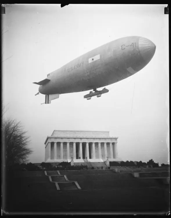 Blimp over Lincoln Memorial