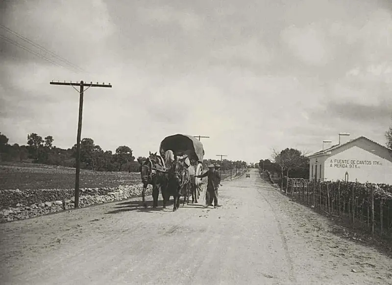 Hombres con un carro cargado