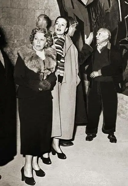 Photograph of Lyubov Orlova, Clara Luchko, and Pablo Picasso in Cannes