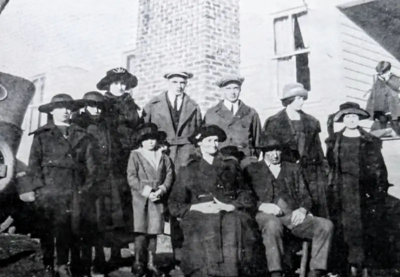 Marion and Bell Graves Keck family.