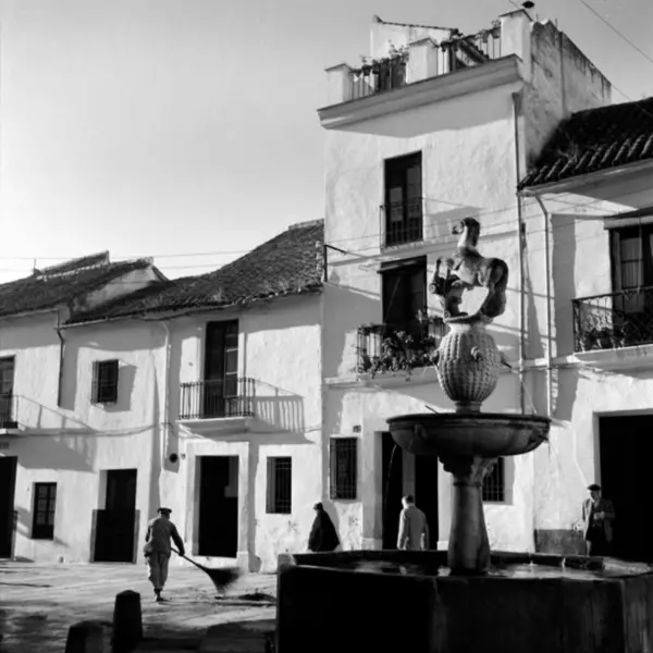 Plaza y fuente del Potro.