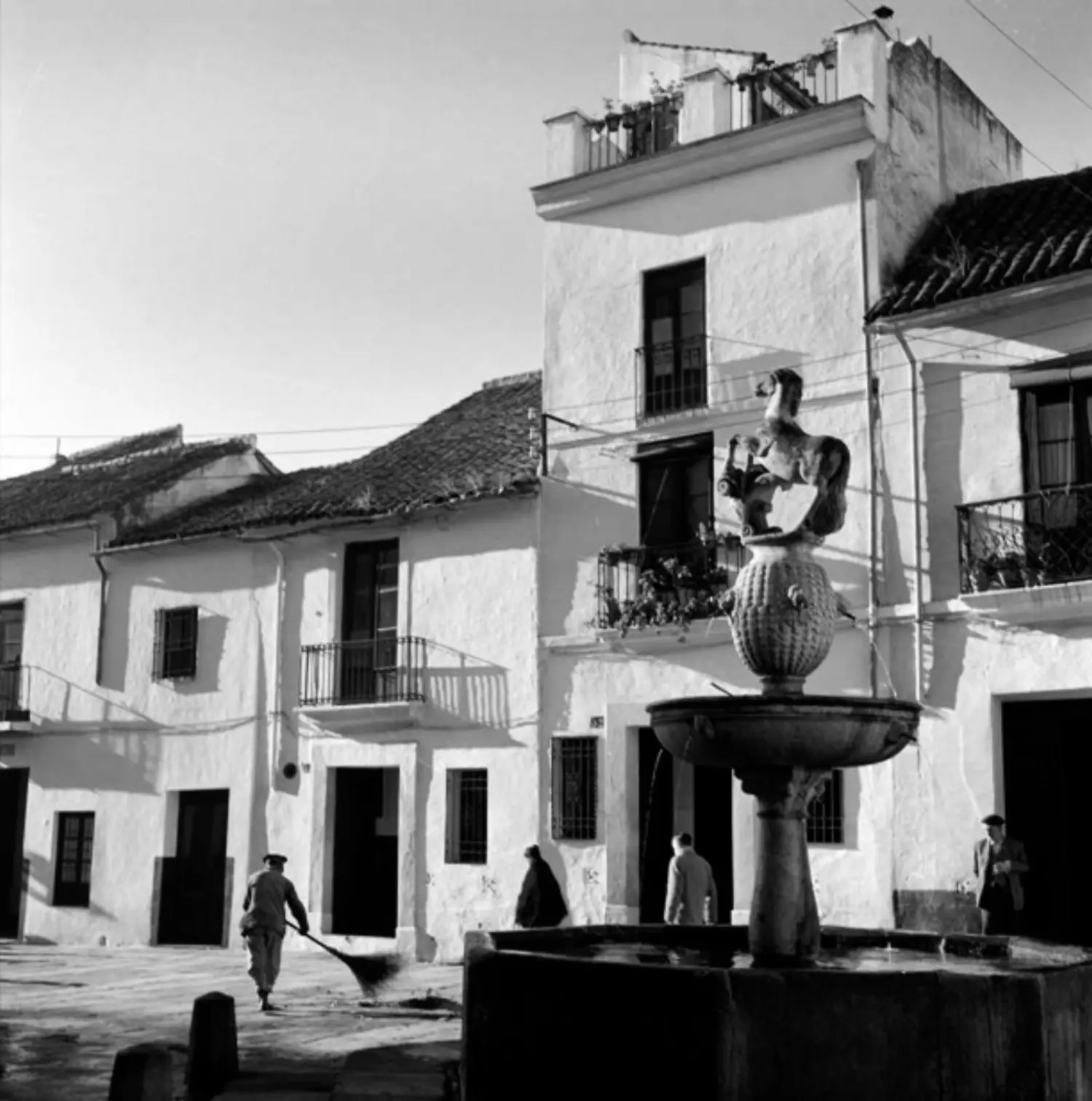 Plaza y fuente del Potro.