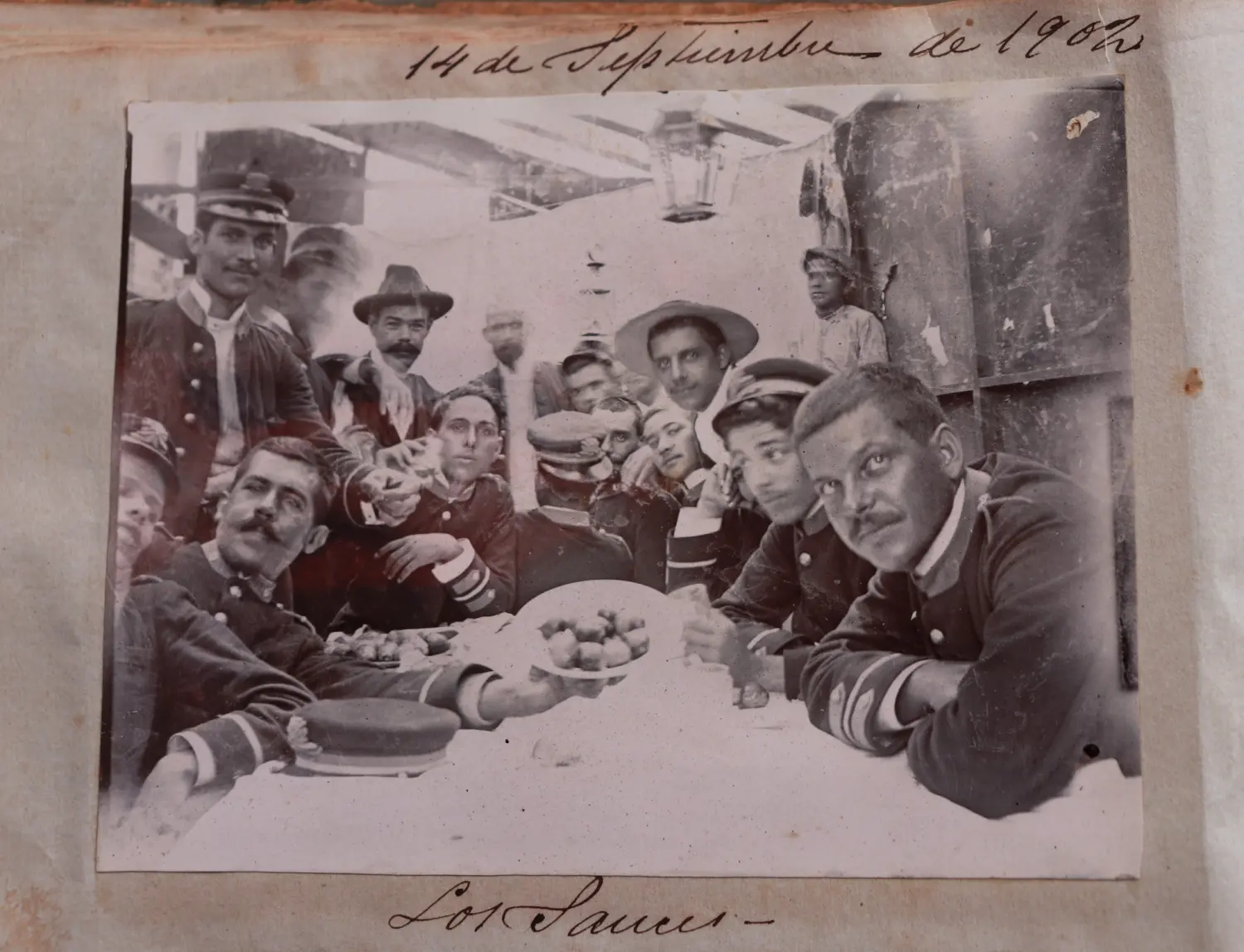 Grupo de fiesta en Los Sauces.