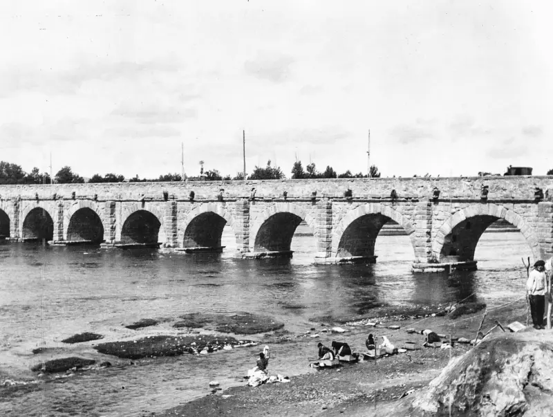 LAVANDO EN EL TORMES