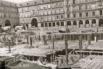 Construcción de un aparcamiento subterráneo.