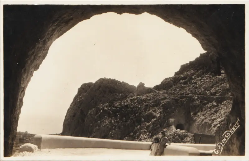 Pareja a la salida del primer túnel