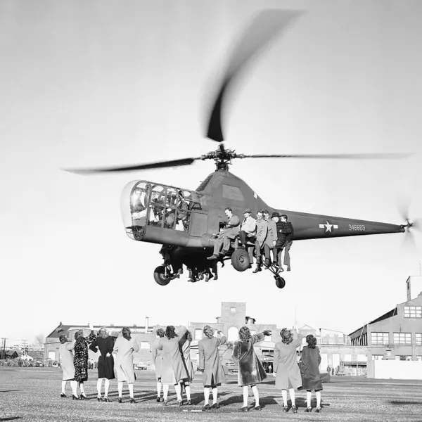 An army Sikorsky R-5 