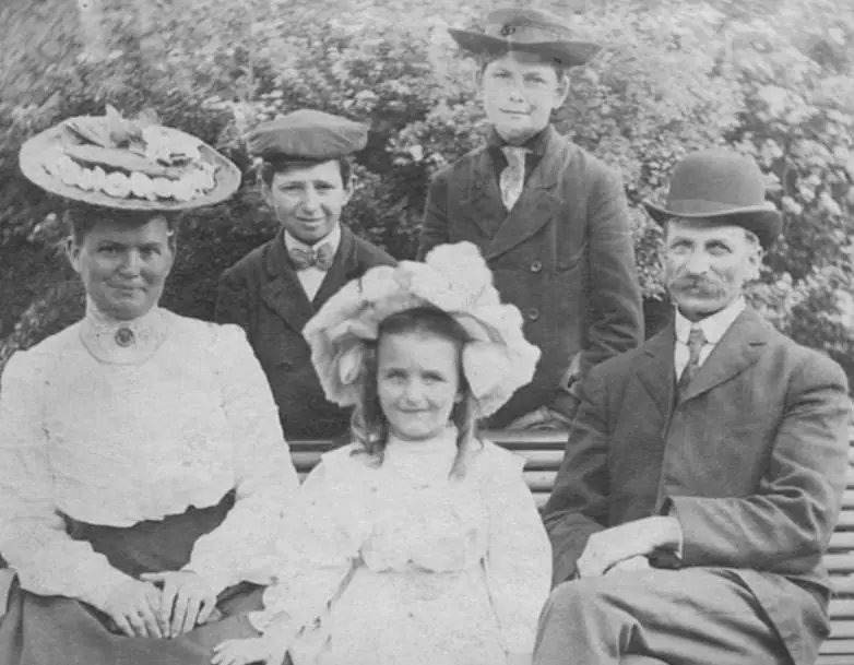 A portrait of the Benfer family.