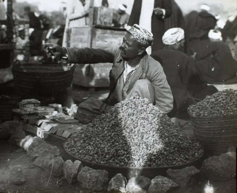PEANUT SELLER