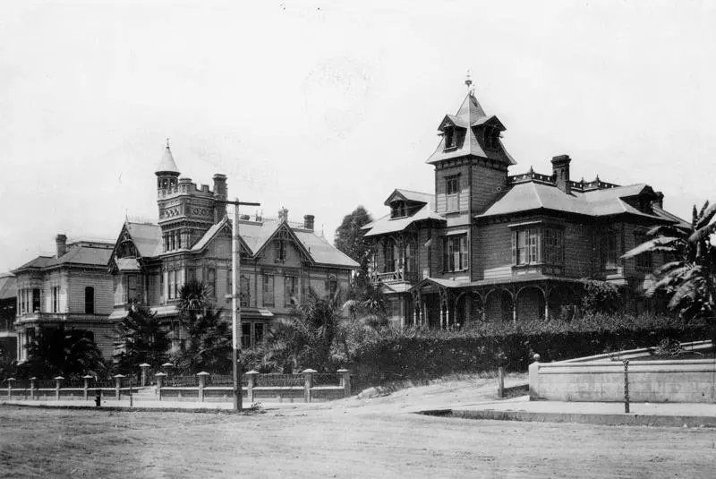 South Figueroa at 6th Street