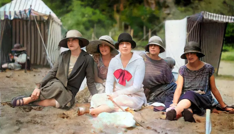 SEÑORITAS EN EL BALNEARIO