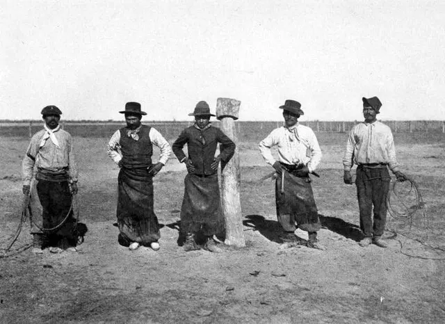 Gauchos en la pampa argentina