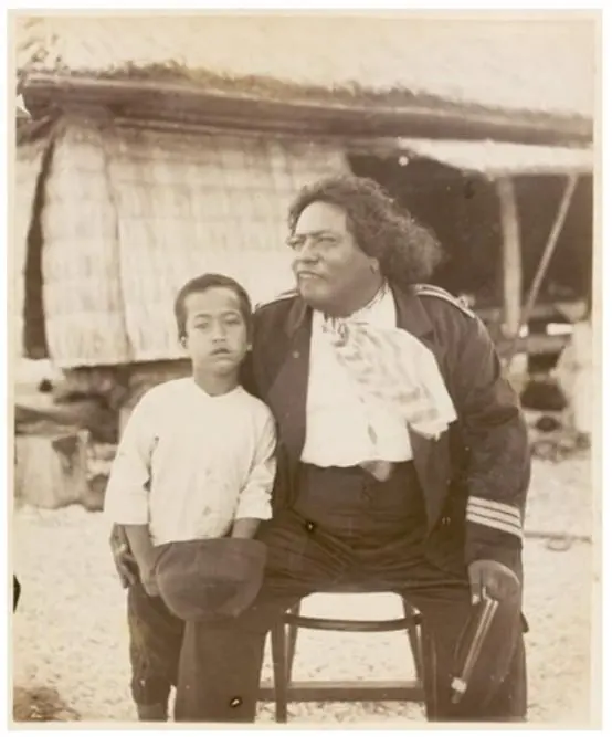 King of Abemama and his son Bauro