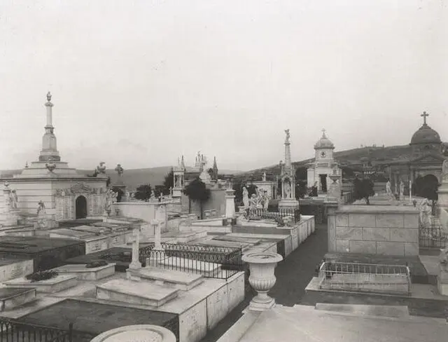 Cementerio Católico – Memoria y arquitectura funeraria
