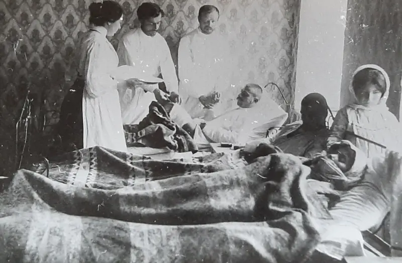 Armenian doctors treating Armenian wounded from the massacres of Armenian women in Baku