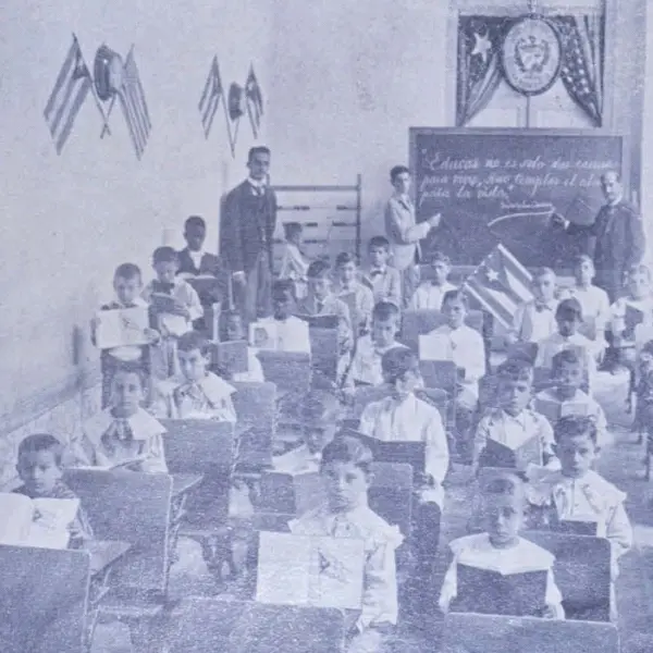 Aula de una escuela pública para varones.