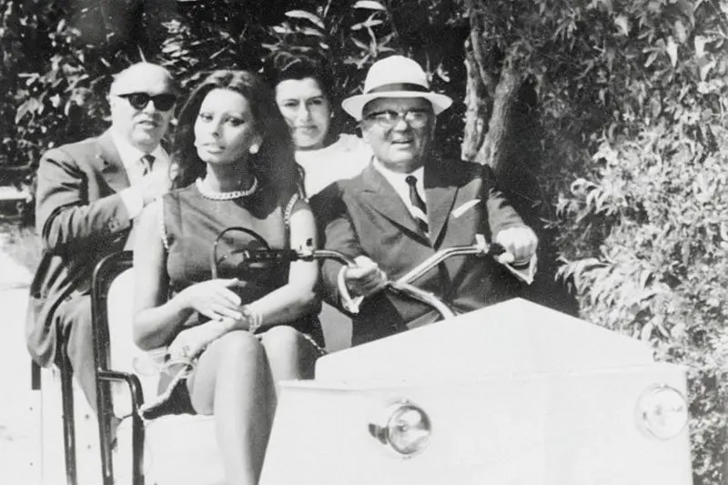 Yugoslav President Broz Tito is lucky to Sophia Loren. 