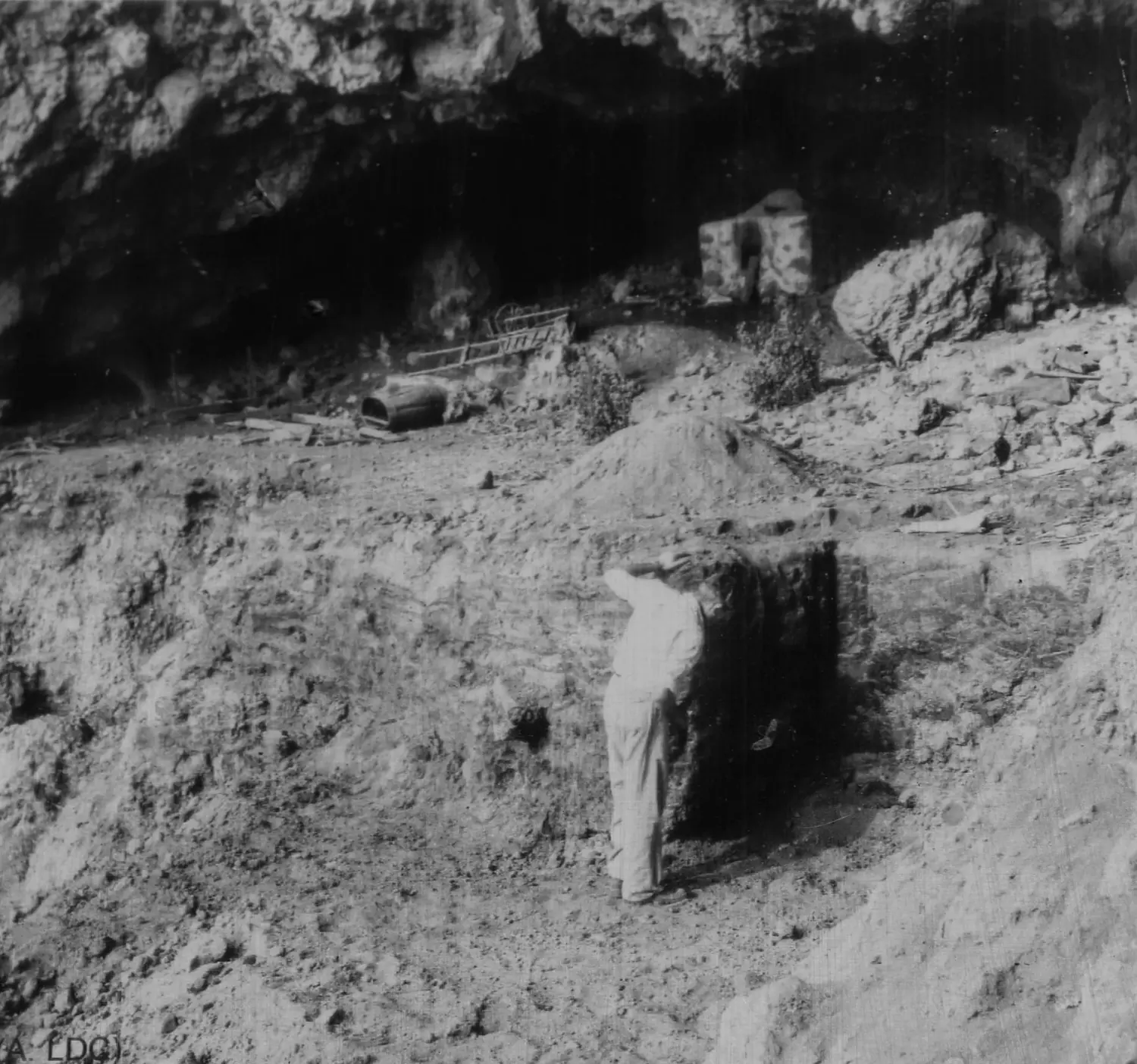 Primeras excavaciones en la Cueva de Belmaco.