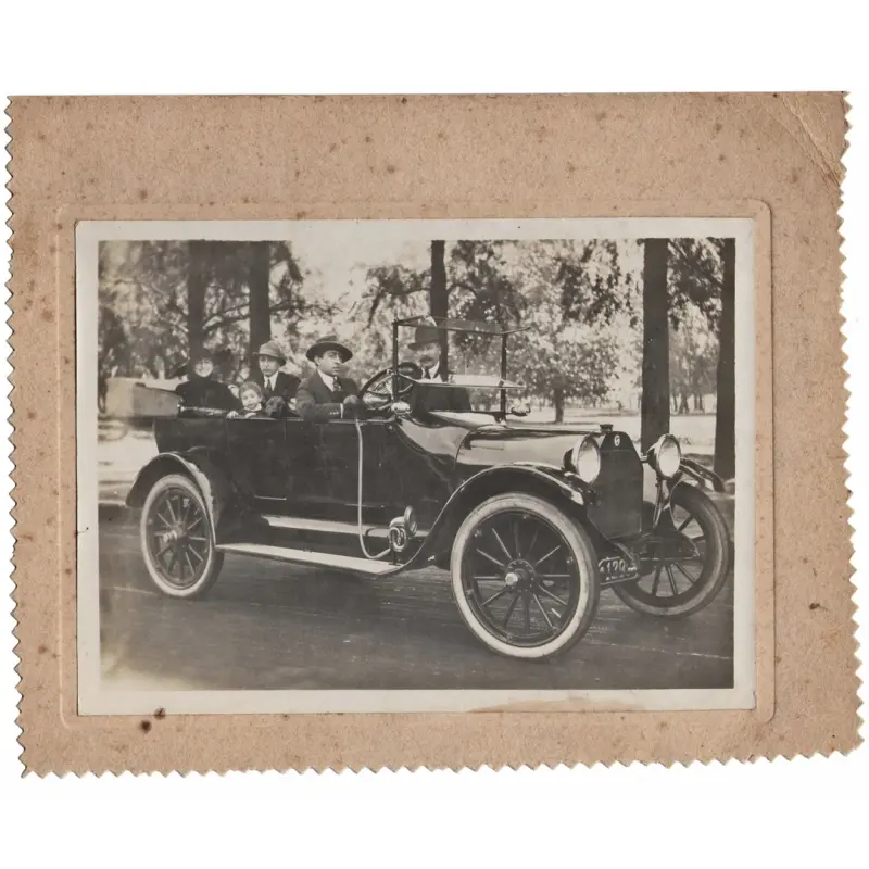  familia paseando en auto