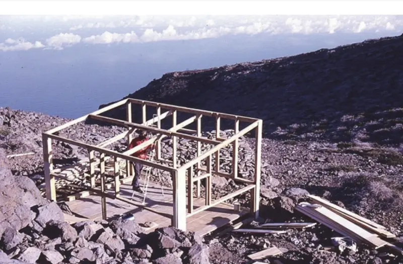 Construyendo la primera cabaña. 