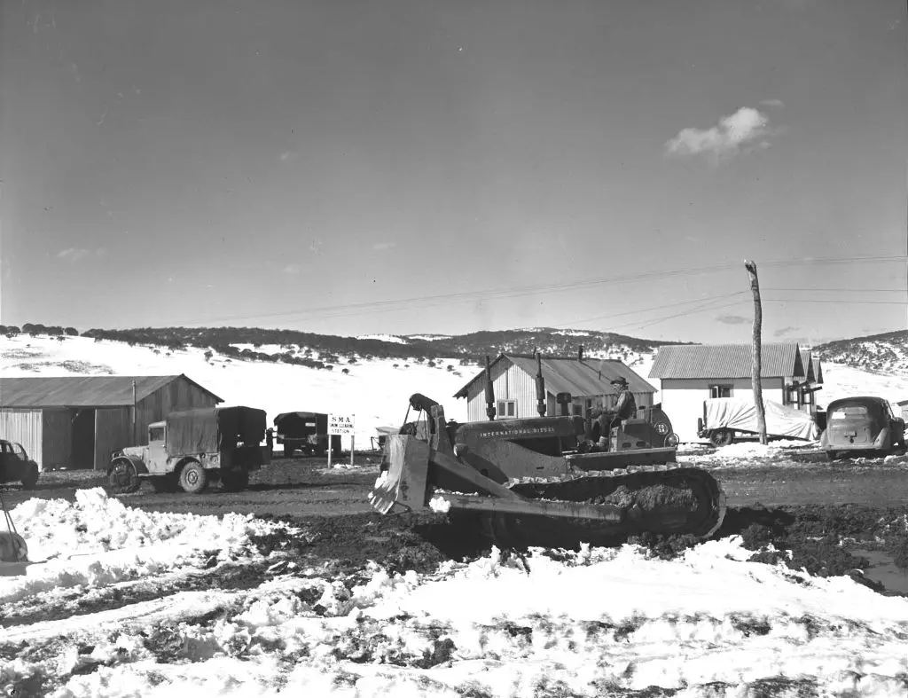 Tumut Pond equipment Tumut Pond equipment