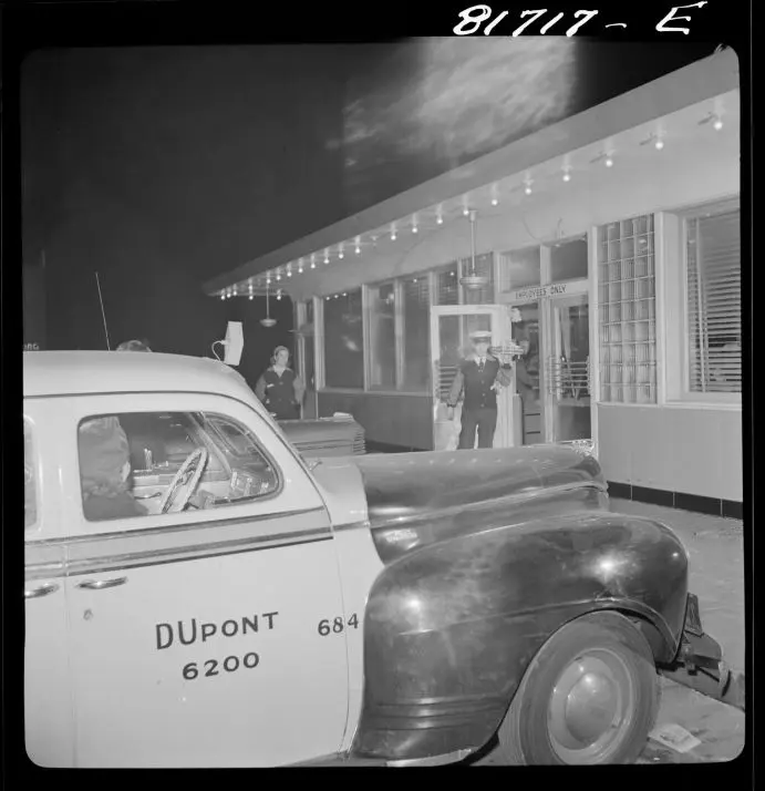 Outdoor curb service at the Washington Hot Shoppe