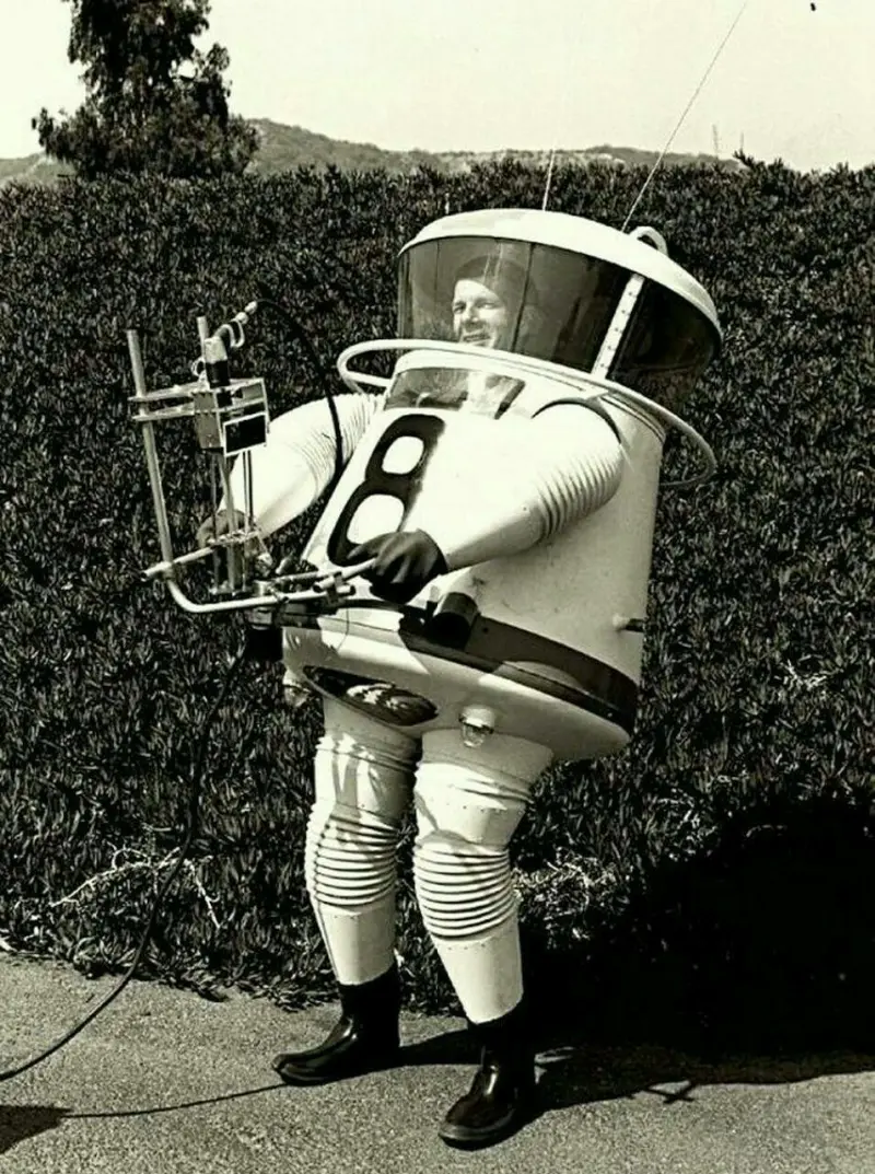 Experimental Space Suit for Lunar Exploration
