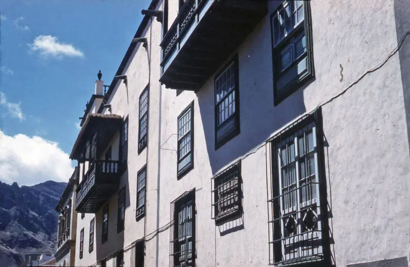 Calle Trasera - Fundación  Caja Canarias