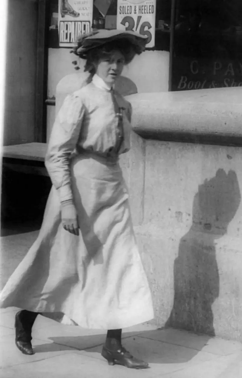 Early 20th Century Fashion in London