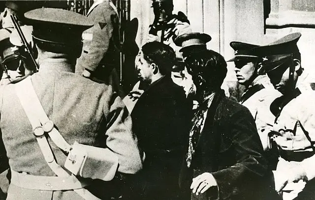 Detención de dos miembros del movimiento nacionalsocialista 