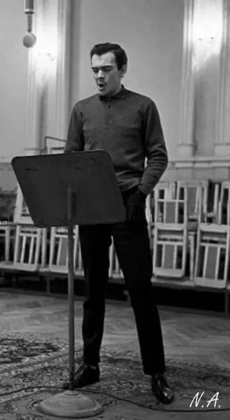 Muslim Magomayev at a rehearsal