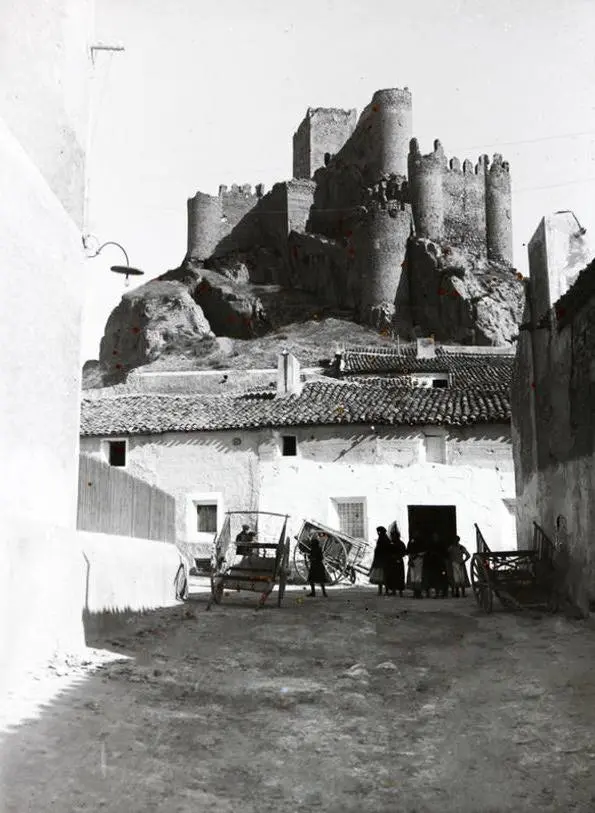 El castillo desde el pueblo.